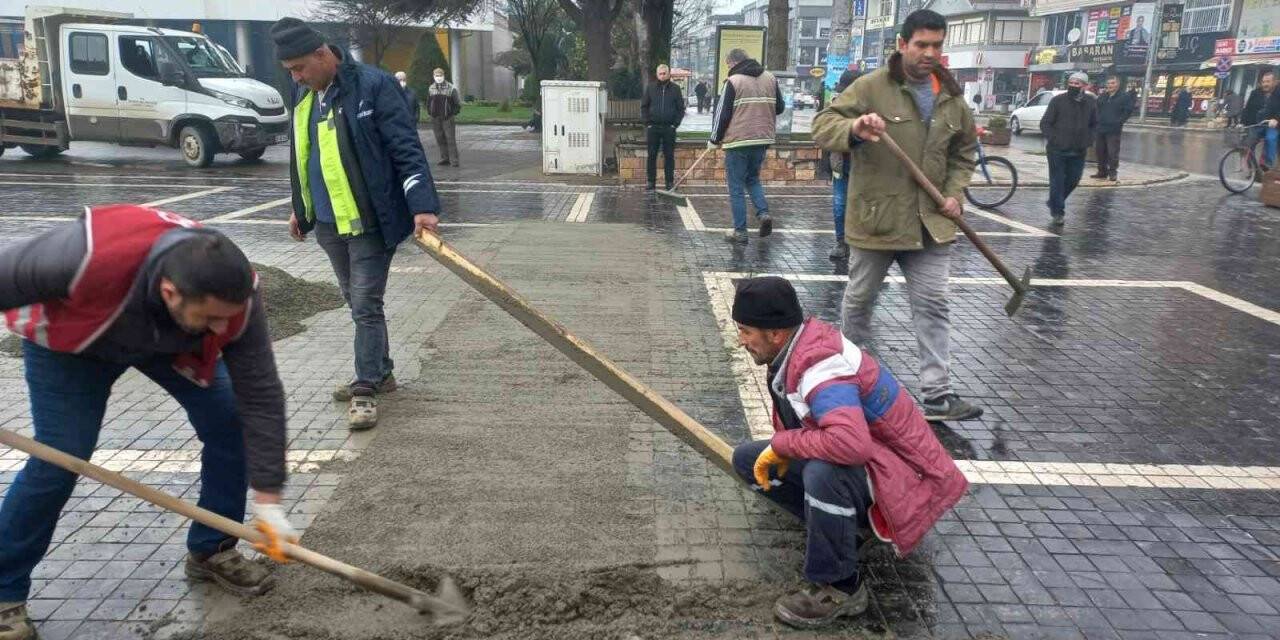 Kaldırımlar düzenleniyor