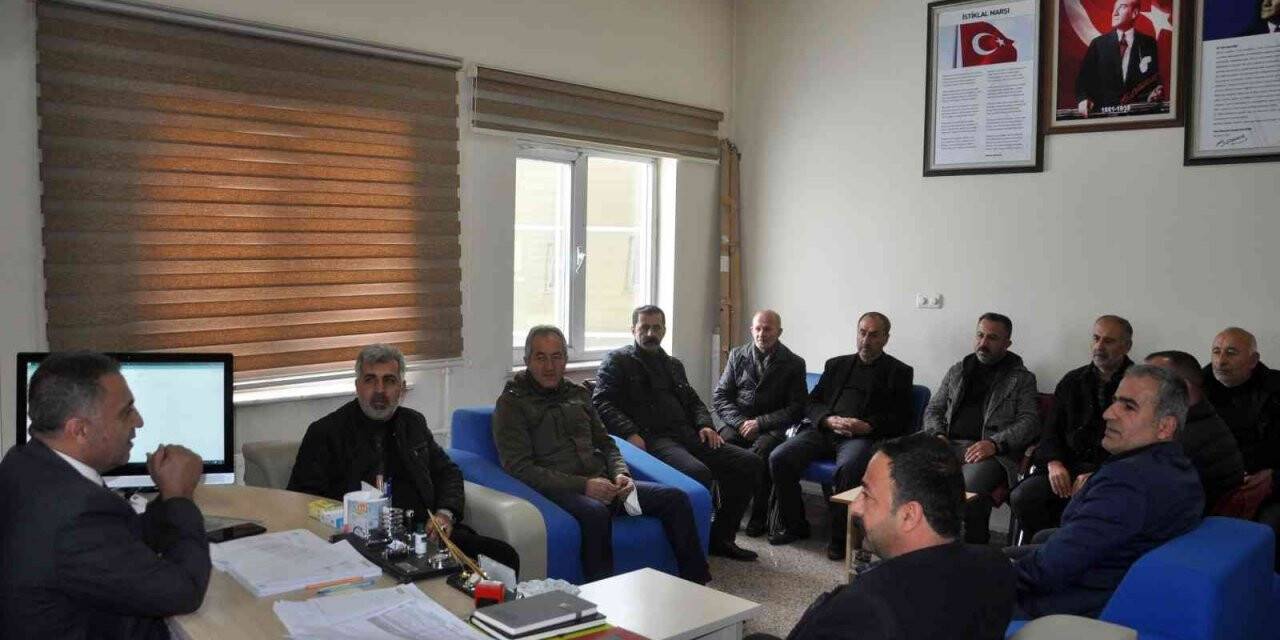 Yüksekovalı muhtarlardan hastane ziyareti