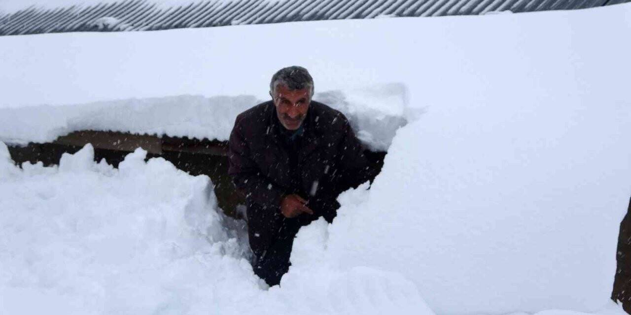 Muş’ta 1600 rakımlı köy kara gömüldü