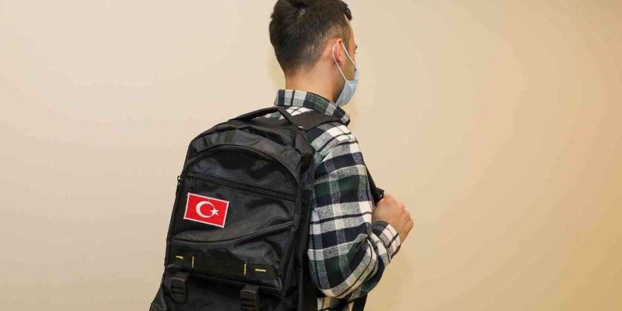 Asker adaylarına Talas’tan çanta hediyesi