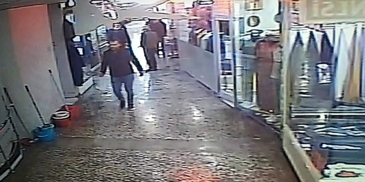’Lokantadan geldim’ diyerek hem tabakları hem de parayı alarak kayıplara karıştı