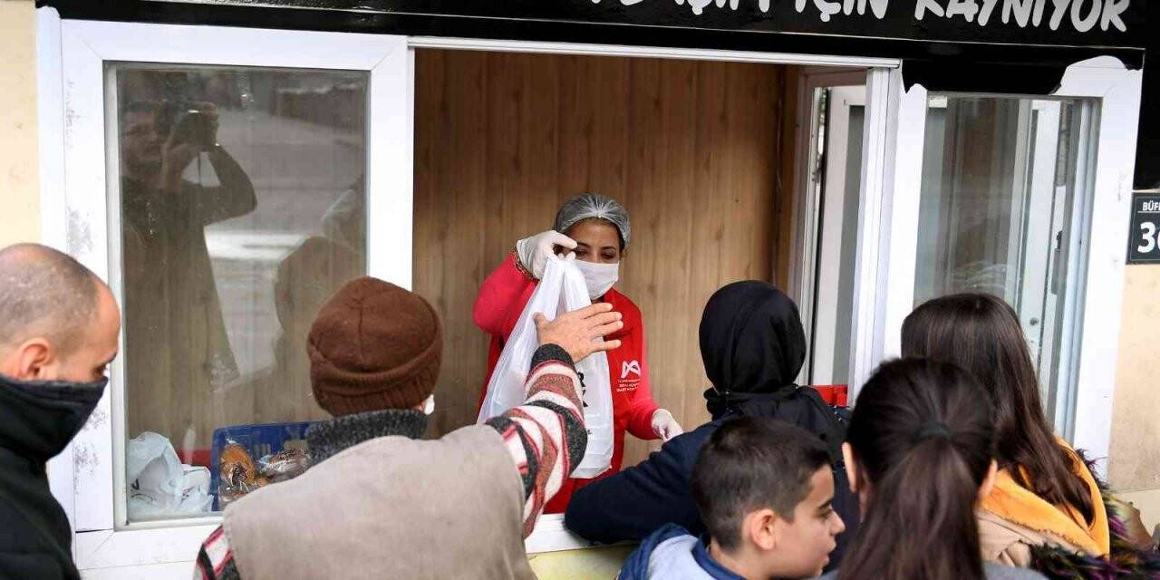 Mersin Büyükşehrin ’mahalle mutfakları’ hafta sonu da açıldı