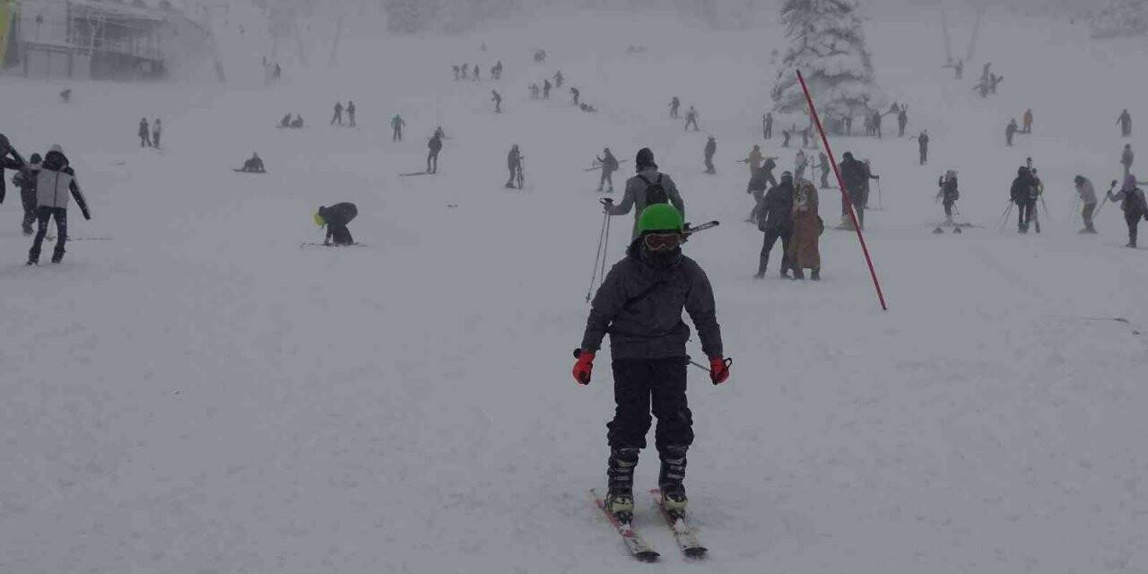 Uludağ’da sezonun ilk hafta sonunda yoğunluk yaşanıyor