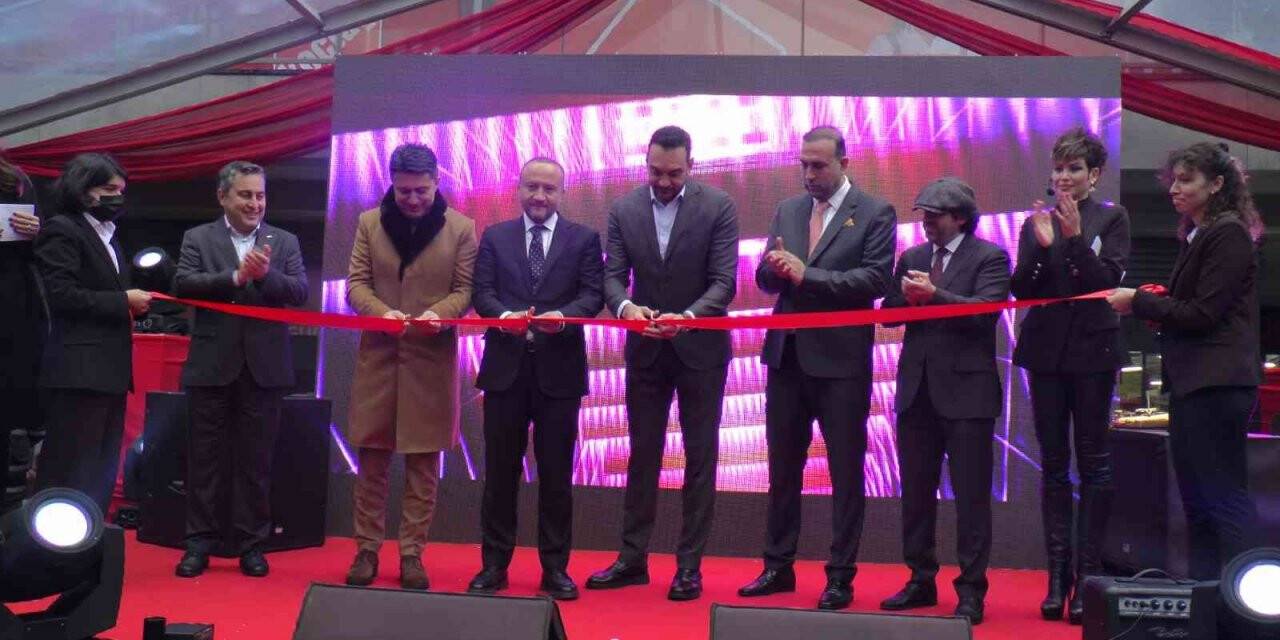 Maltepe’deki yeni yaşam alanı “MCA Cadde” açıldı