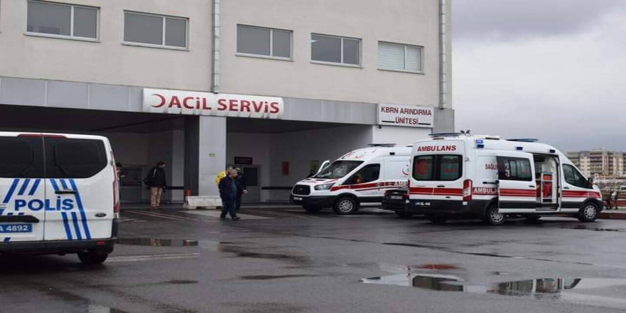 Güvercin beslerken sırtından bıçaklandı