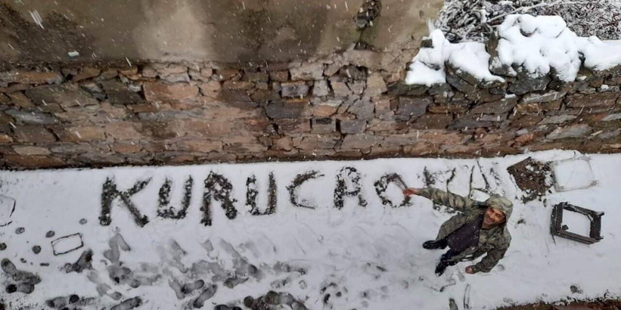 Kar, çiftçi ve çocukları sevindirdi