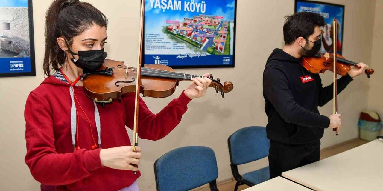 Gençlerden keman kursuna ilgi