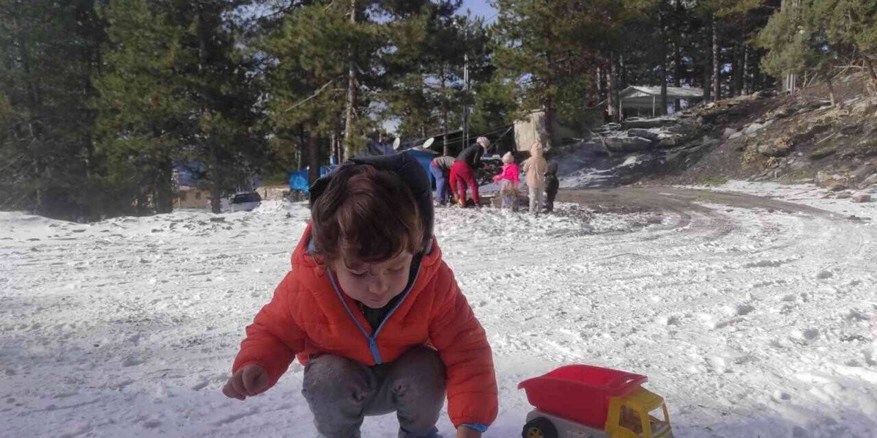 Paşa Yaylası beyaza büründü