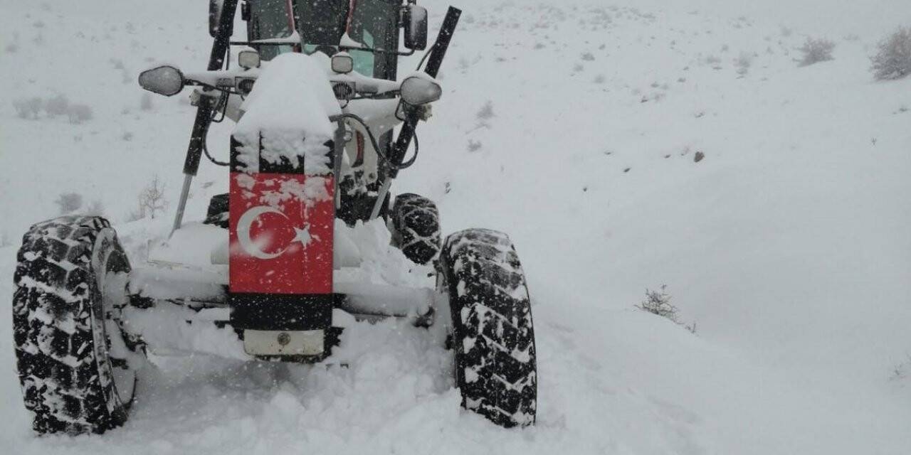 Afyonkarahisar’da karla mücadele ekipleri teyakkuzda