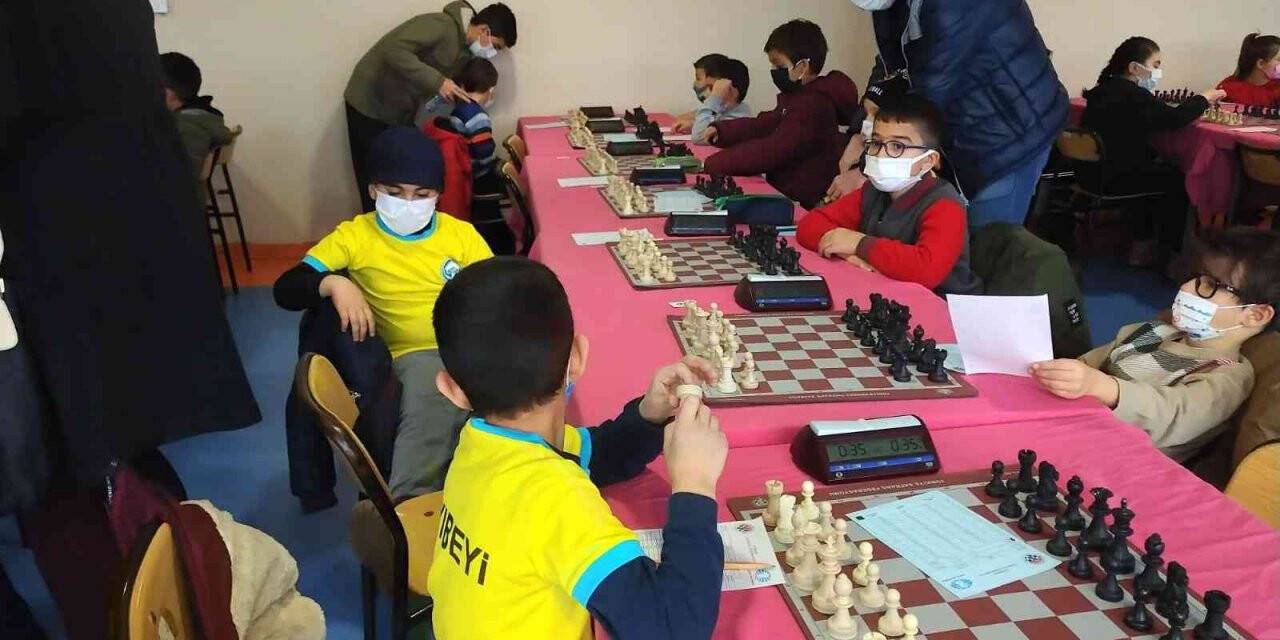 Tosyalı öğrenciler satranç turnuvasından 2 birincilikle döndü