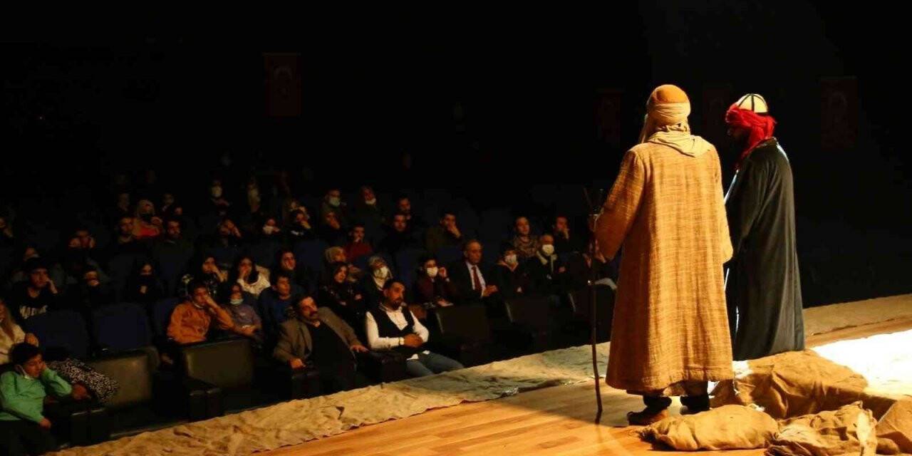 Sanatseverlerden ‘Yunus Emre’ tiyatro oyununa büyük ilgi