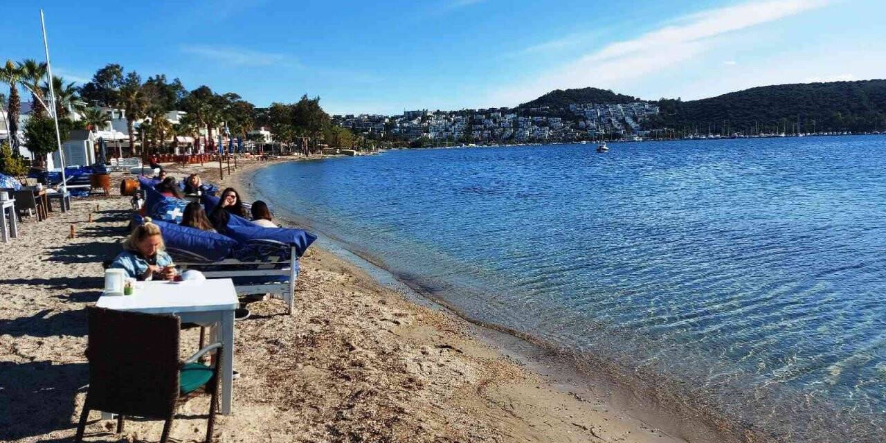 Bodrum’da güneşi gören sahile koştu