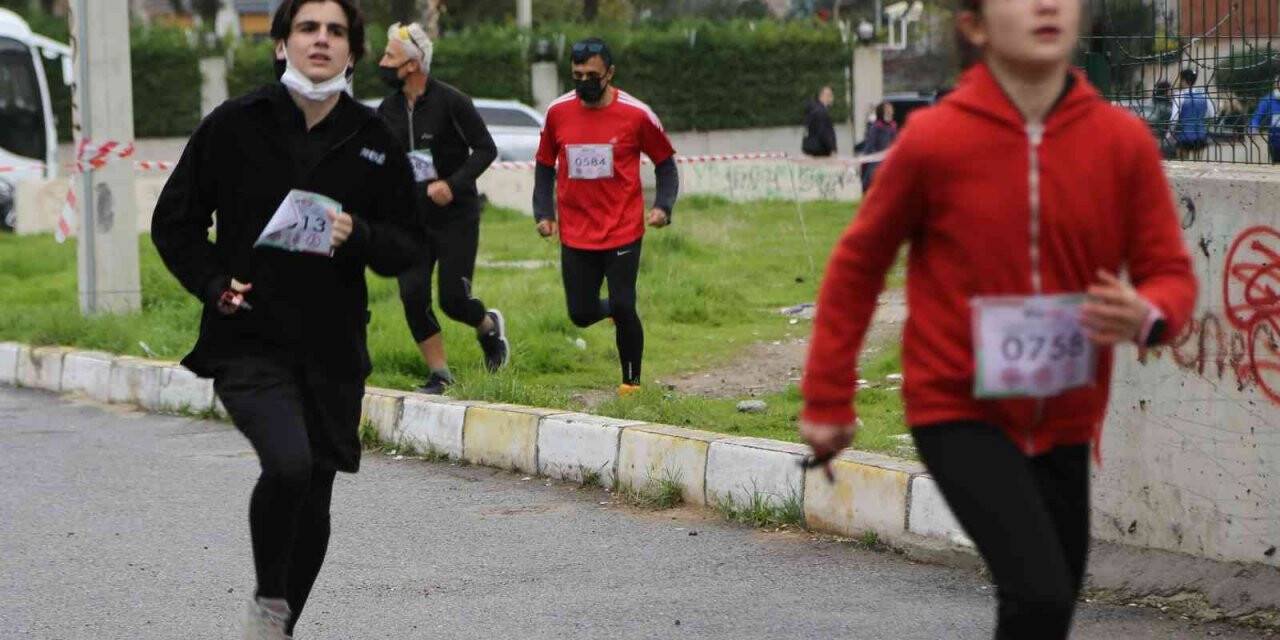 Mersinli sporcu oryantiring yarışmasında Türkiye ikincisi