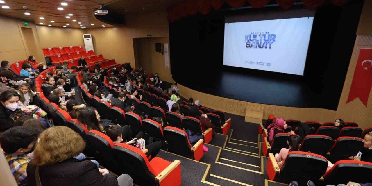 Çocukların sinema keyfi