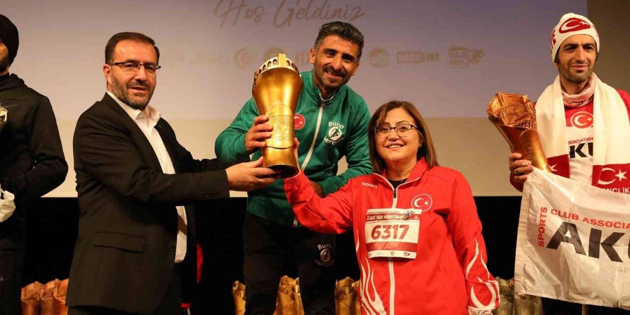 Gazi Yarı Maratonu’nun ödülleri sahiplerini buldu