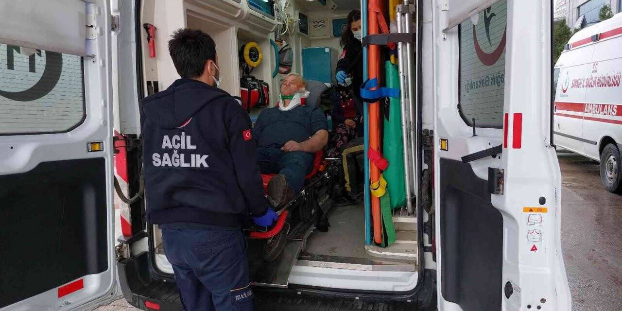 Kaza sonrası aracındaki hasara bakarken başka bir aracın çarptığı sürücü hastanelik oldu