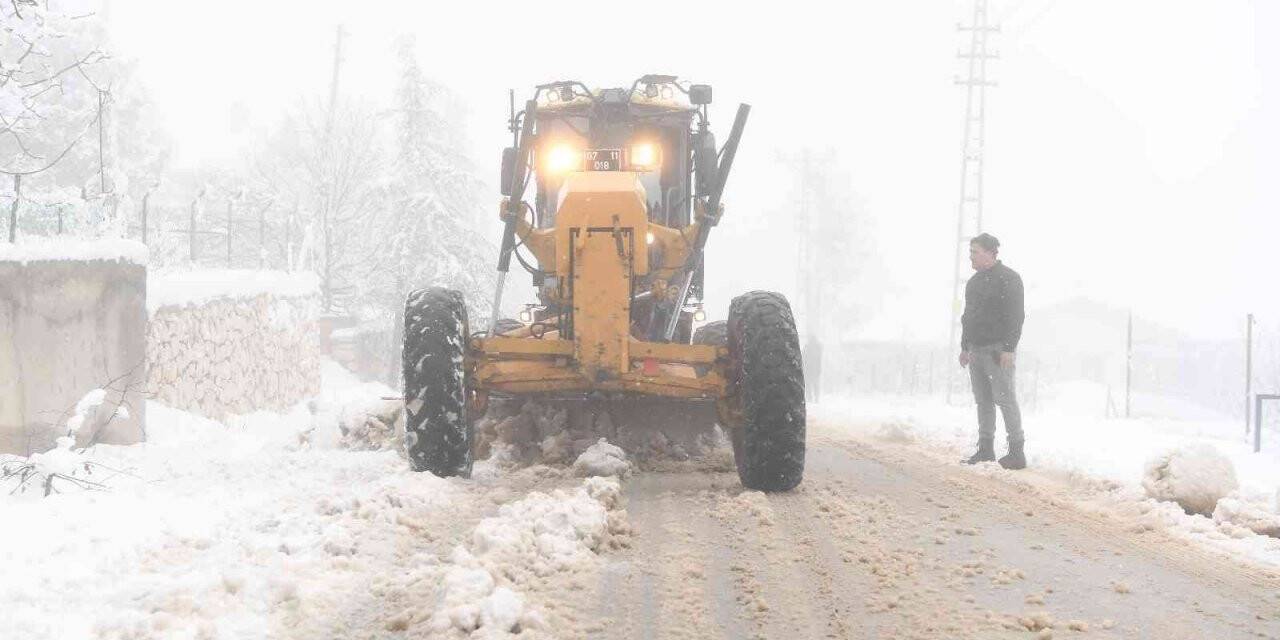 Konyaaltı yaylalarında, karla kaplanan yollar açılıyor