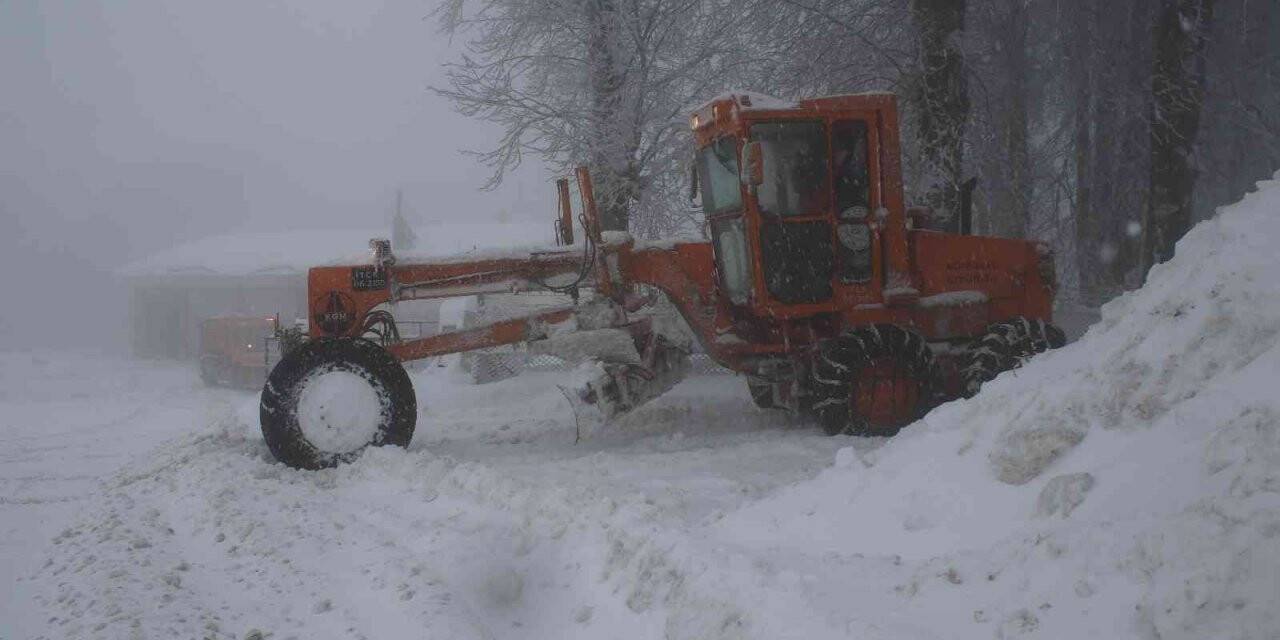 Kocayayla Geçidi’nde ulaşıma kar engeli