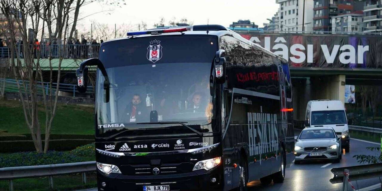 Beşiktaş stada ulaştı