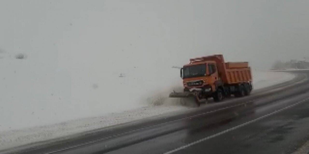 Bingöl-Erzurum karayolu tır geçişlerine kapatıldı