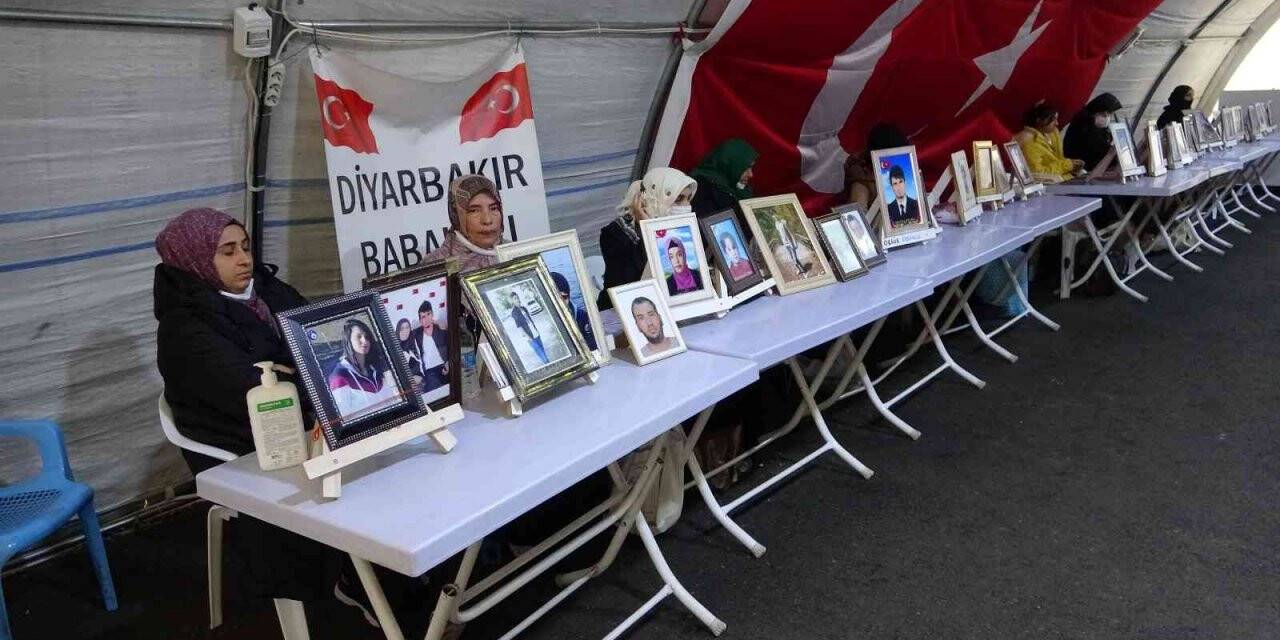 Evlat nöbetindeki babadan çocuklara çağrı: “Toplanıp devletimize sığının”
