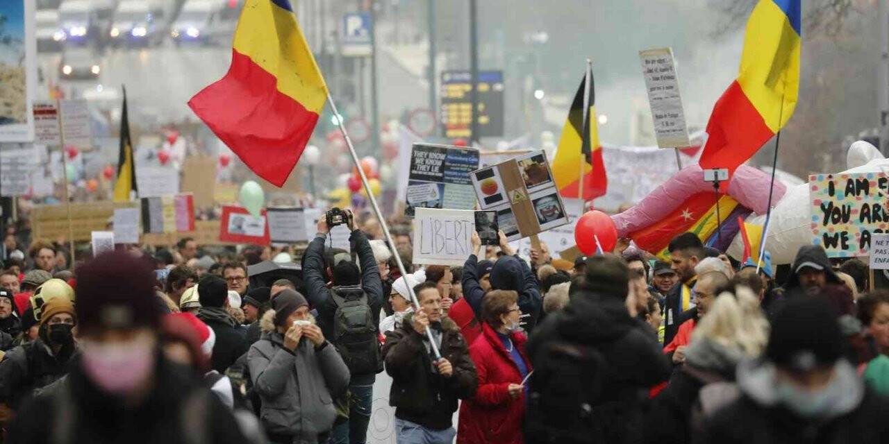 Belçika’da Covid-19 kısıtlamaları protesto edildi: 13 gözaltı