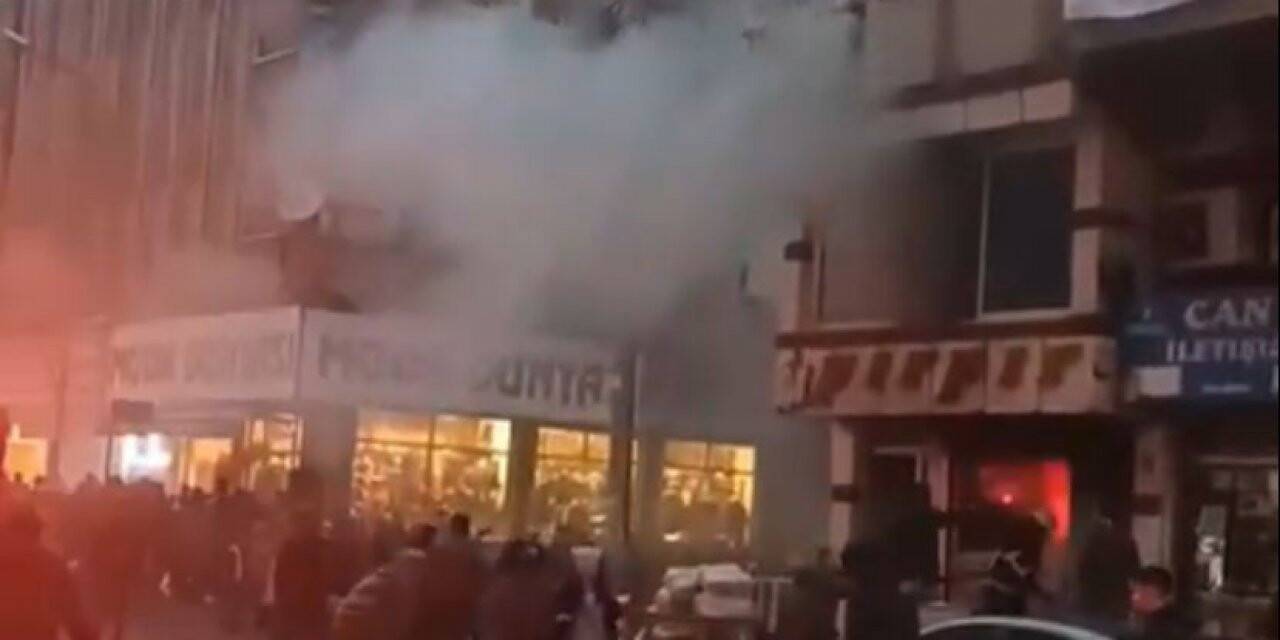 Diyarbakır’da korkutan yangın, restoran kül oldu