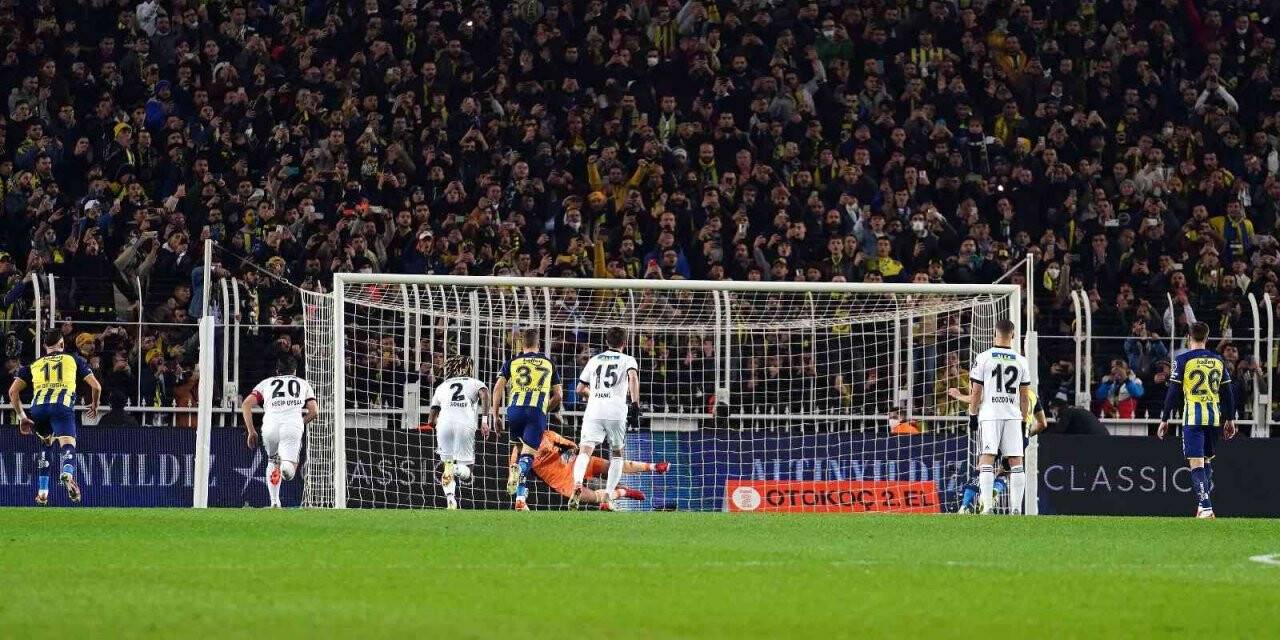 Spor Toto Süper Lig: Fenerbahçe: 2 - Beşiktaş: 1 (İlk yarı)