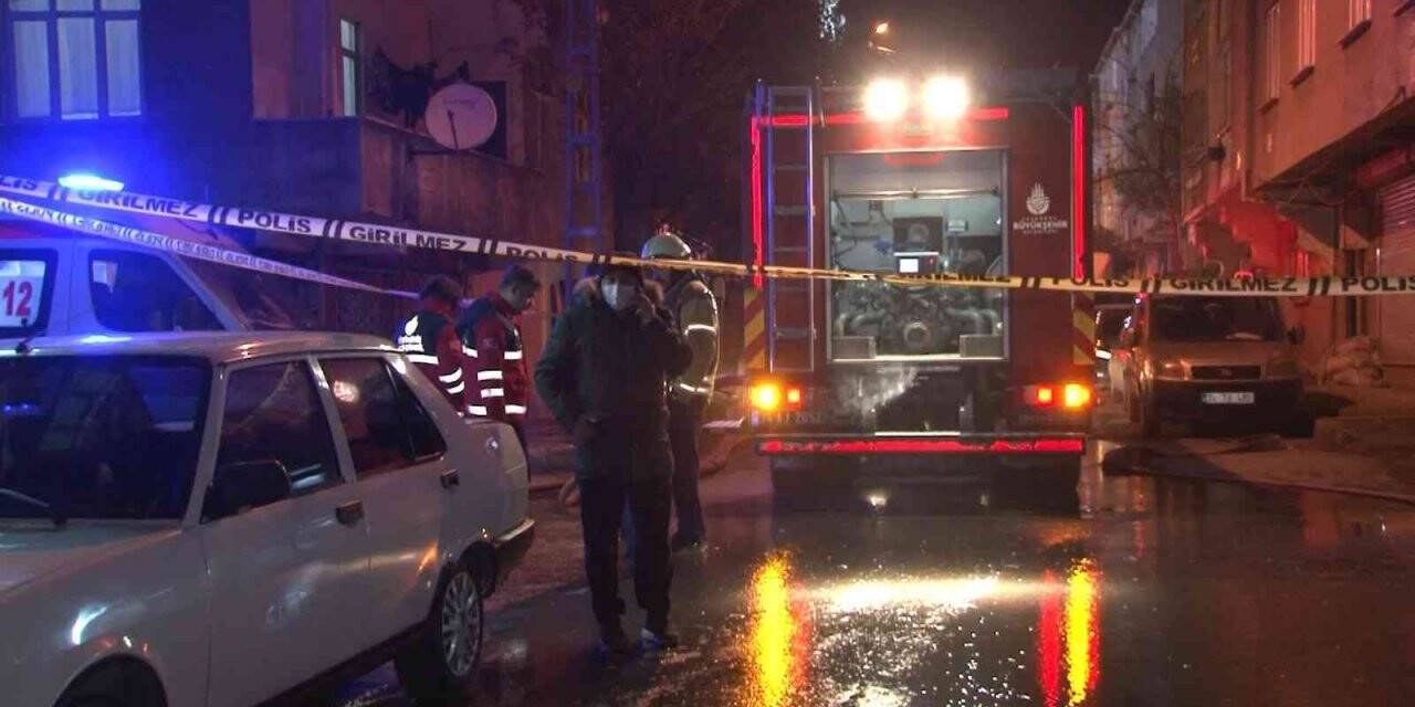Avcılar’da bir binanın çatısında çıkan yangın diğer binalara sıçradı