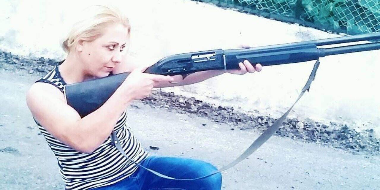 2 çocuk annesine sokak ortasında kurşun yağdırdı