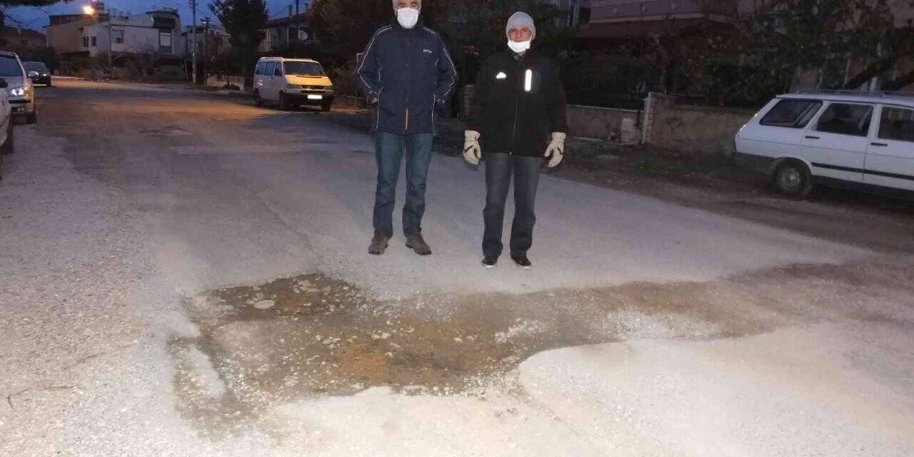 Burhaniye’de doğalgaz kazısında bozulan yollar tepkiye neden oldu