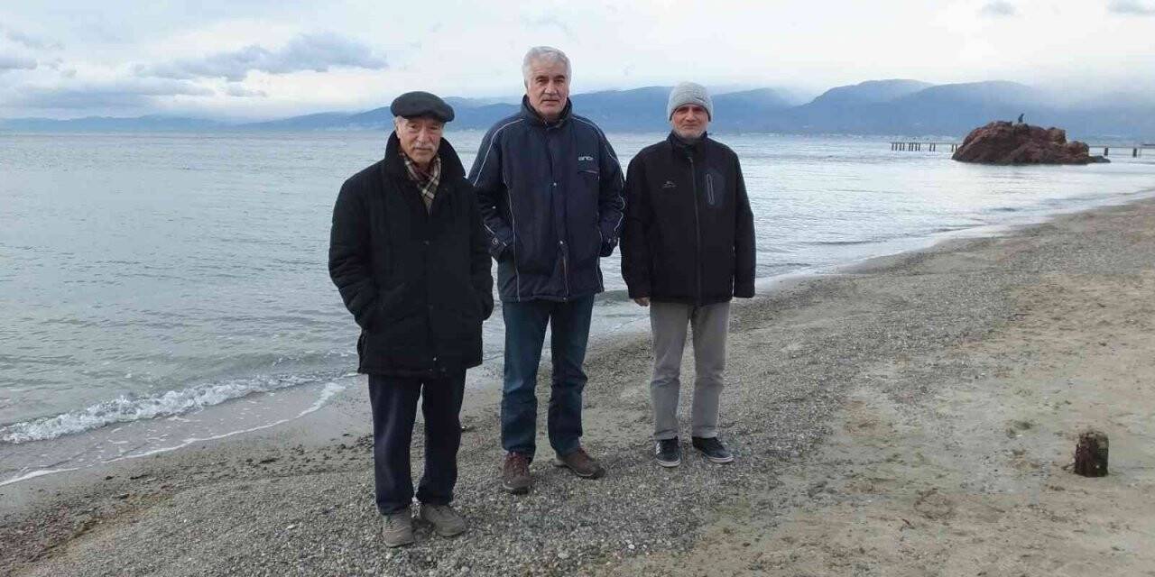 Balıkesir’de mavi bayraklı plajlar emeklilere yürüyüş mekanı oldu