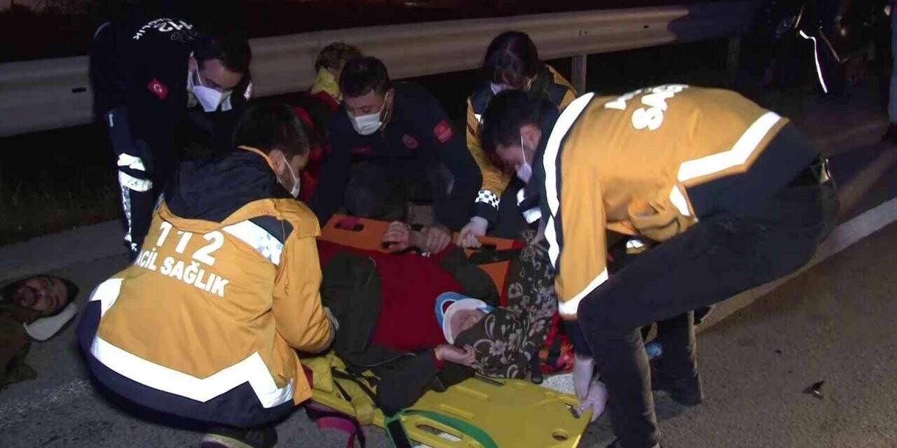 Sancaktepe’de feci kaza: 2 otomobil kafa kafaya çarpıştı, 4 yaralı