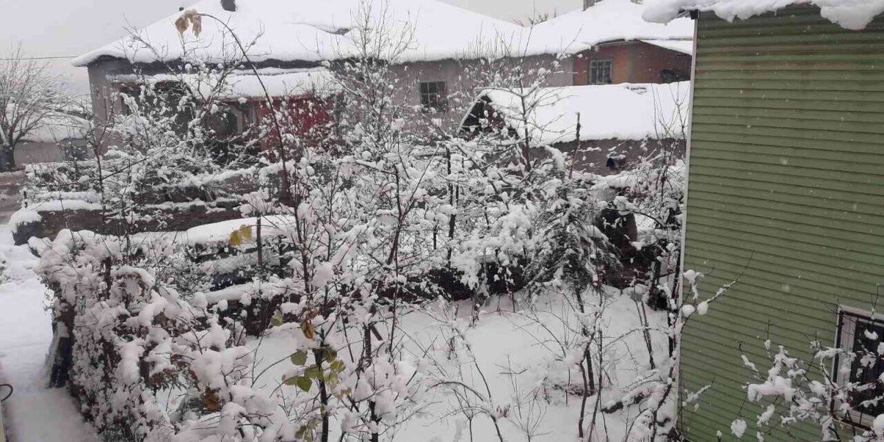 Tufanbeyli’de eğitime 1 gün ara verildi