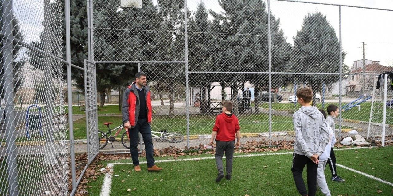 Başkan Kocaman, çocuklarla birlikte futbol oynadı