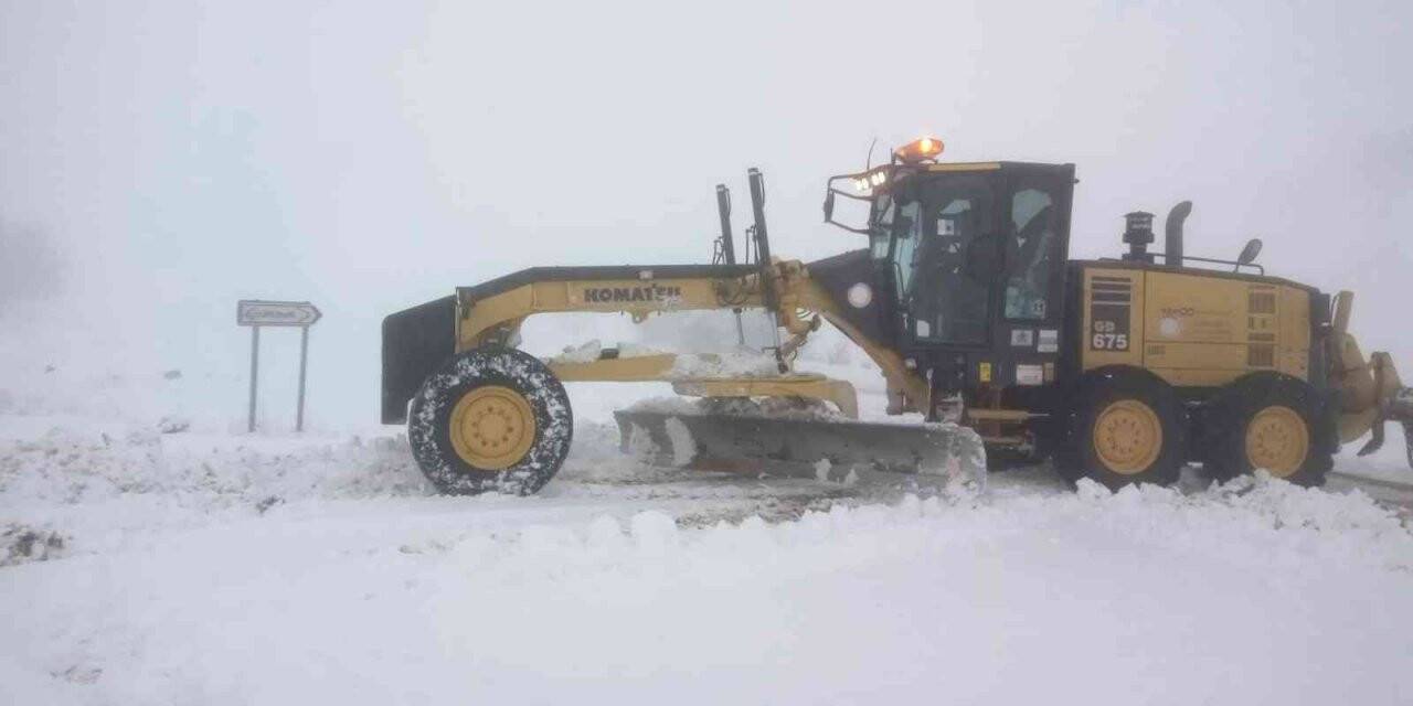 Kırşehir mevsimin ilk kar yağışı ile tanıştı