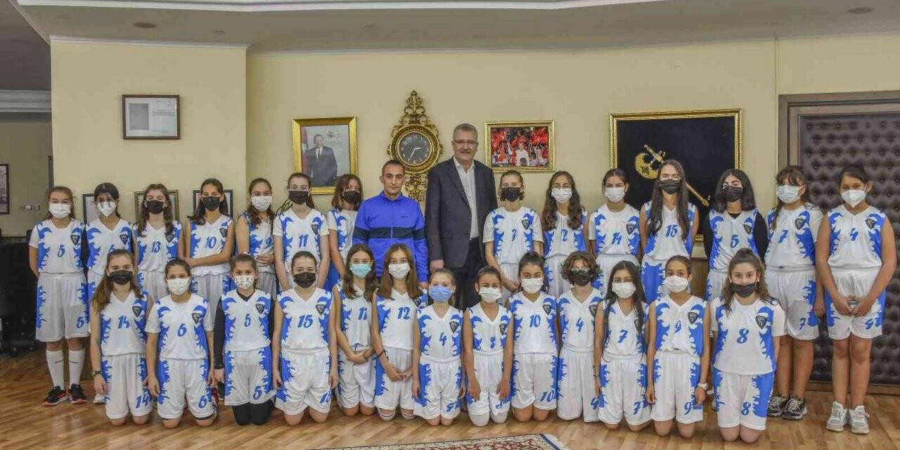 Karacabey’de her yaşta spora ilgi büyük