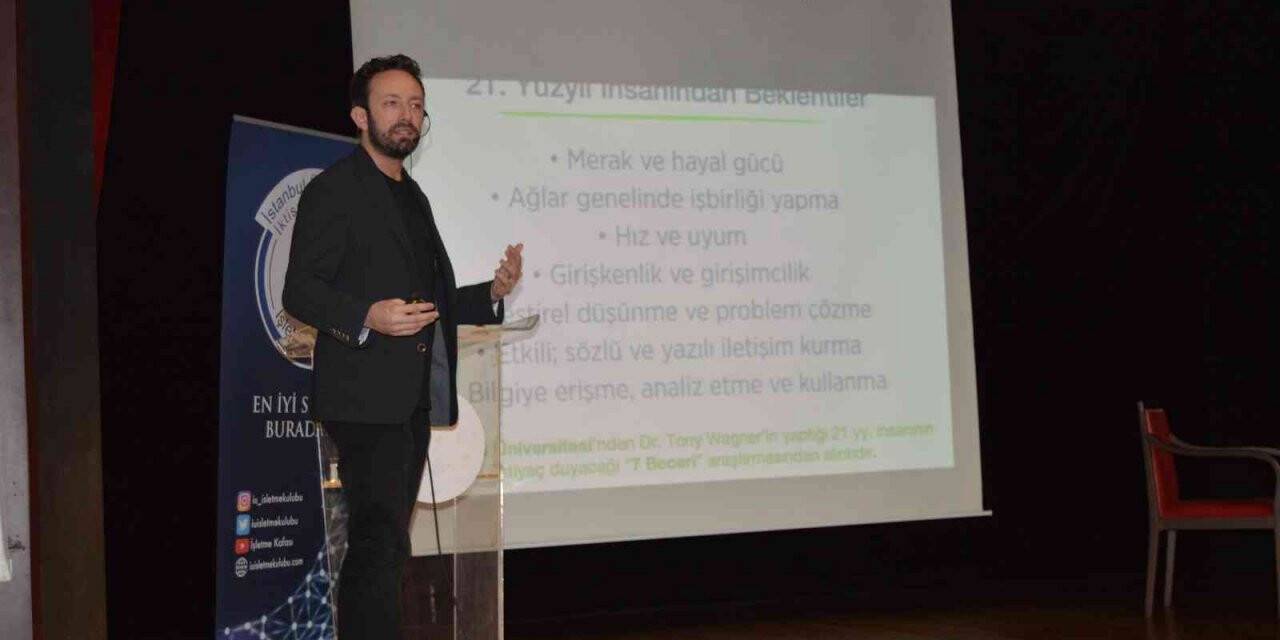 Serkan Can Zengin İstanbul Üniversitesi’nde öğrencilerle buluştu