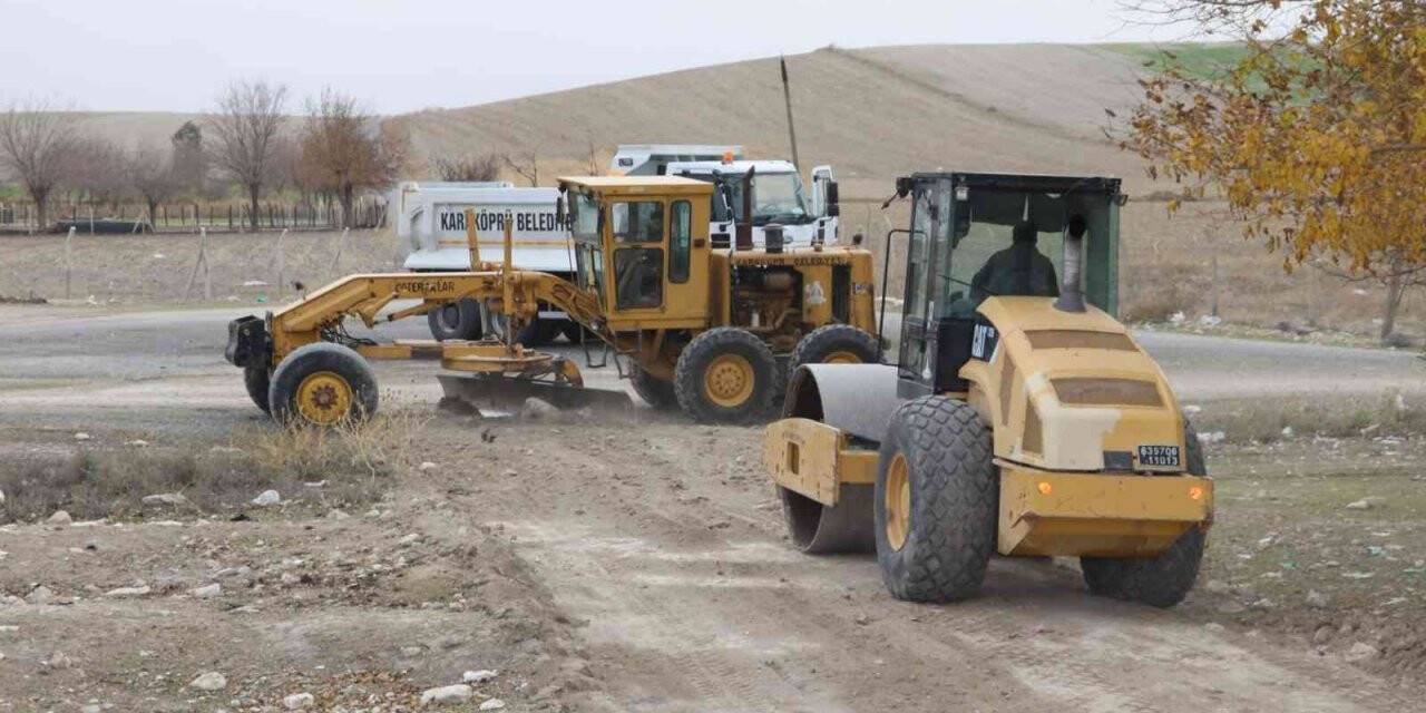 Karaköprü kırsalında yol çalışması