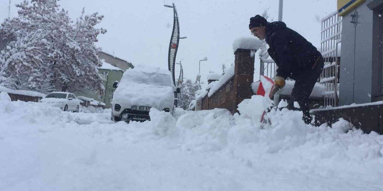 Bingöl’de kar esareti, 175 köy yolu ulaşıma kapandı