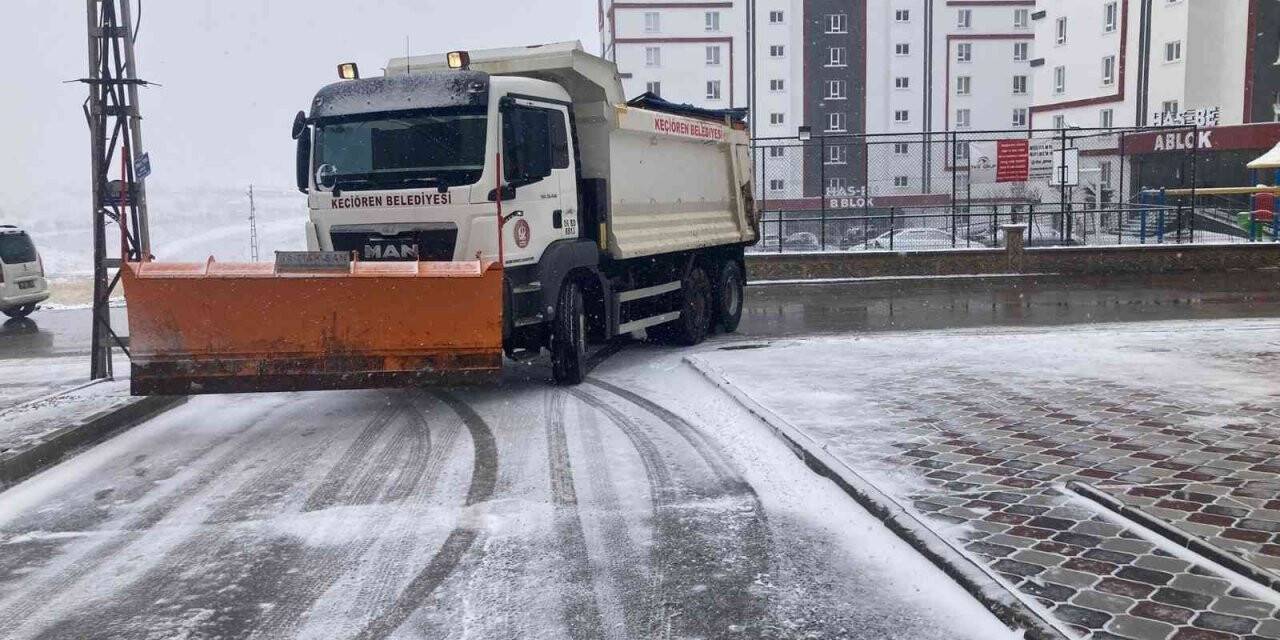 Keçiören’de sabaha kadar kar mesaisi