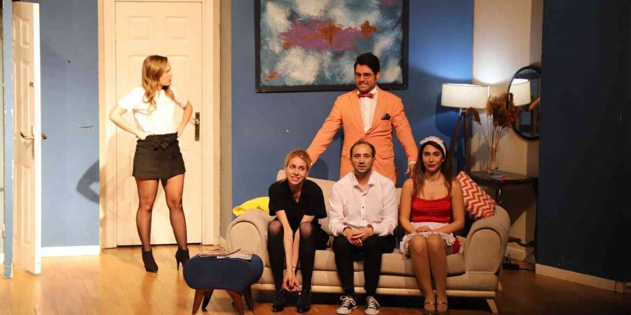 ‘Suit’ adlı tiyatro oyunu Kartal’da sahnelendi