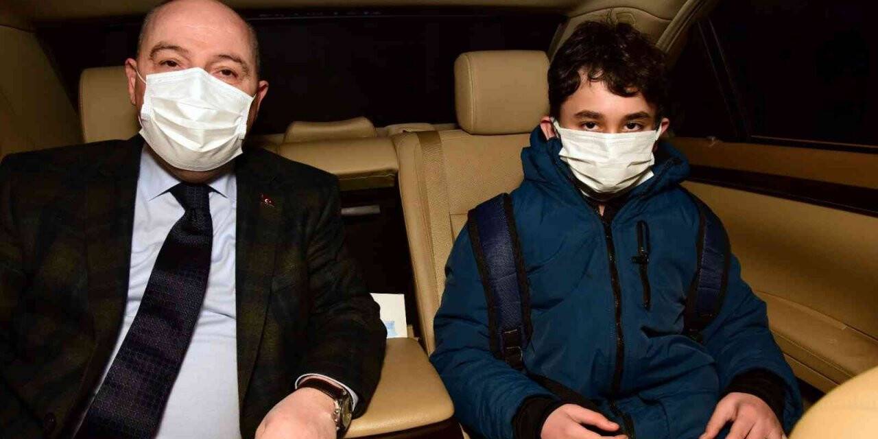 Şehit oğlu valilik makam aracıyla okula gitti