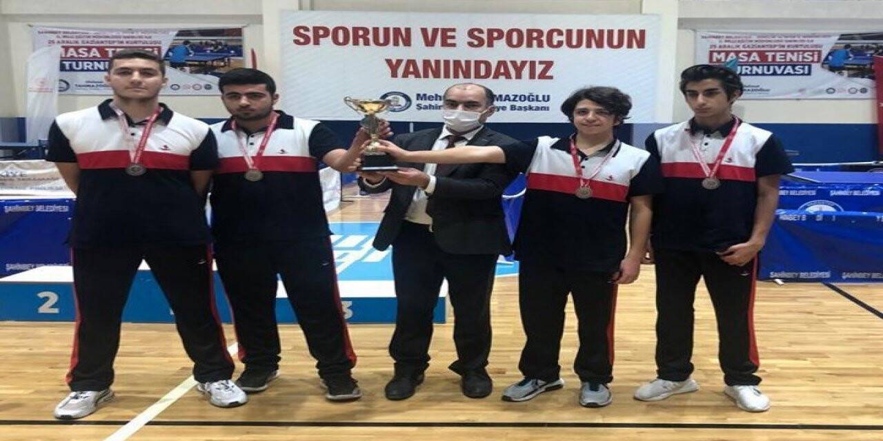 Sanko Okulları öğrencileri masa tenisinde il ikincisi oldu