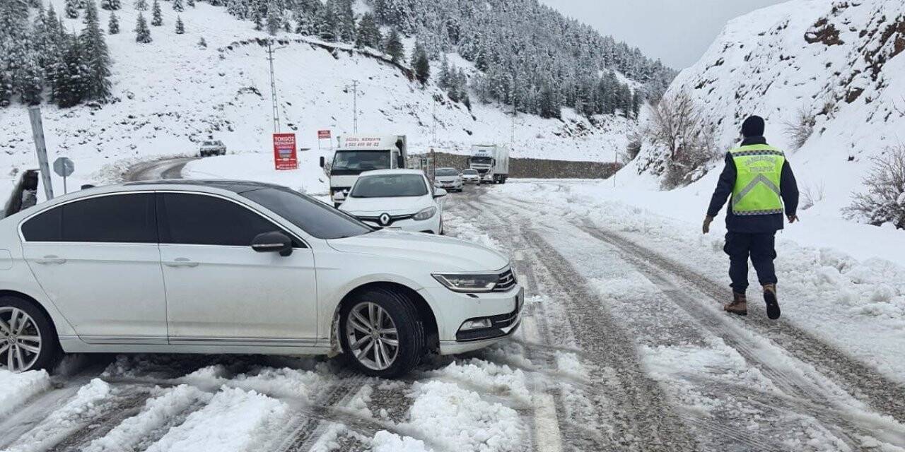 Tipi nedeniyle kapanan yol 11 saatlik çalışmayla açıldı