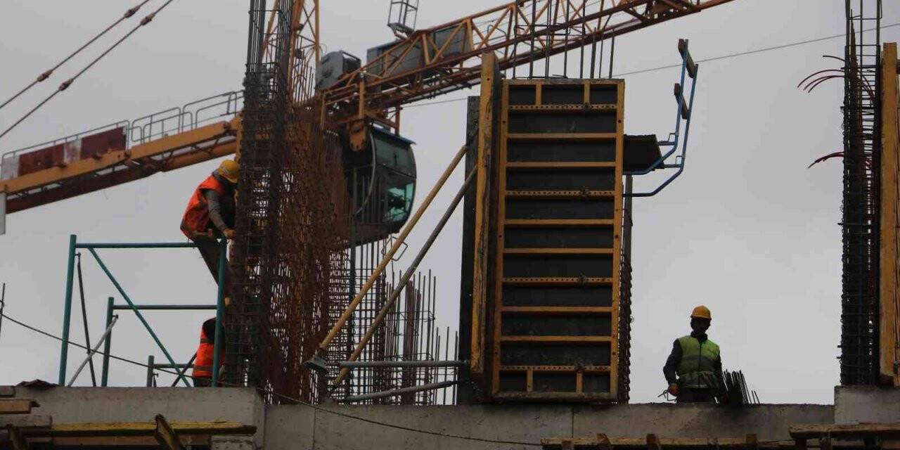 Rize şehir merkezindeki kentsel dönüşüm çalışmaları sürüyor