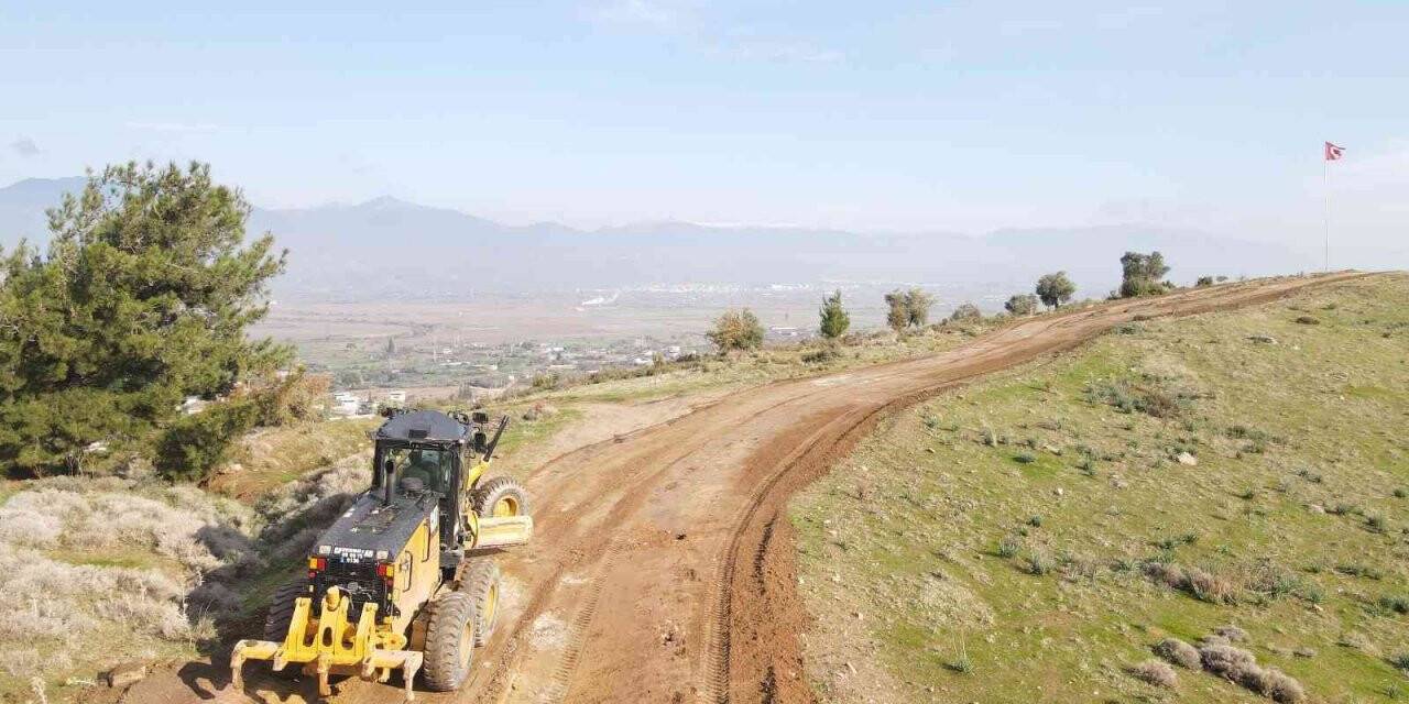 Efeler Belediyesi bahçe yollarını düzeltiyor