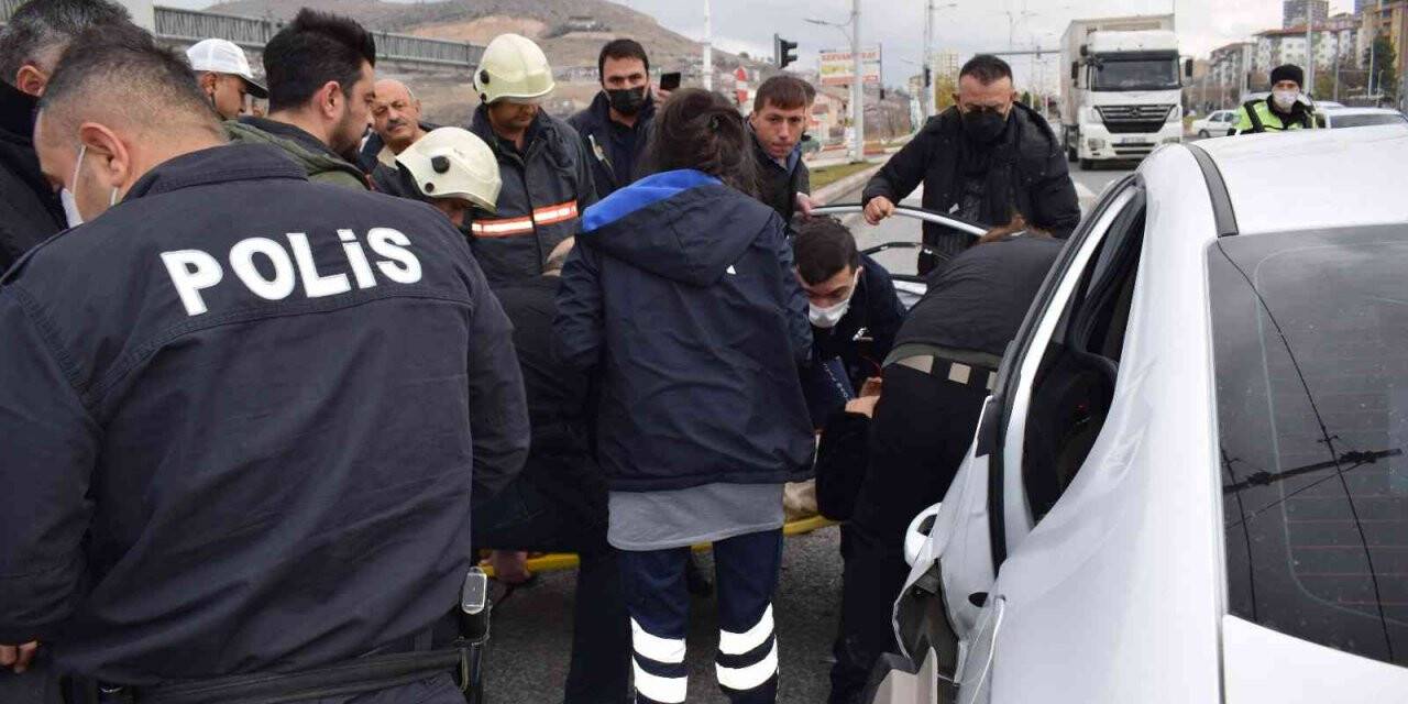 Valilik koruma aracı kaza yaptı: 3’ü polis 4 yaralı