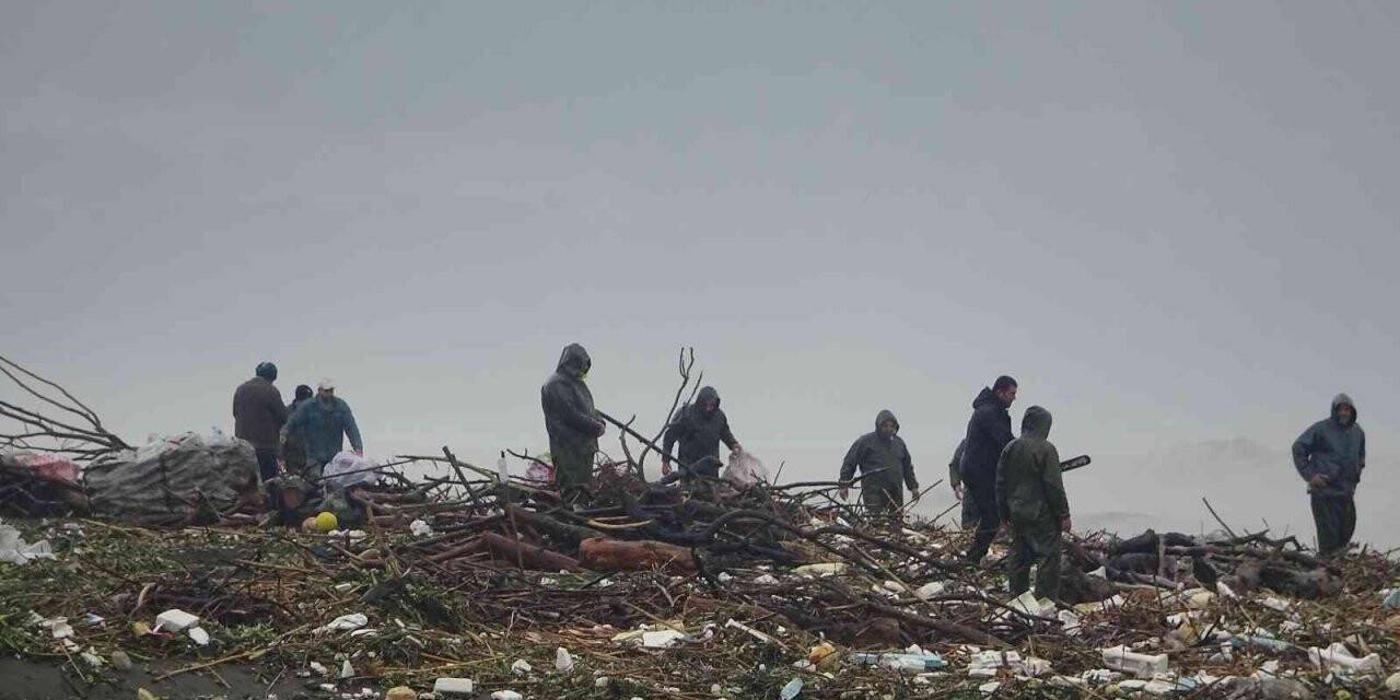 Asi Nehri taştı, bahçeleri bastı