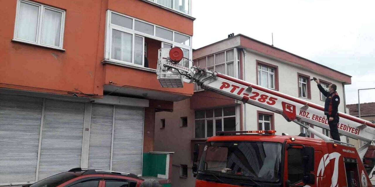 Haber alınamayan adam evinde uyurken bulundu